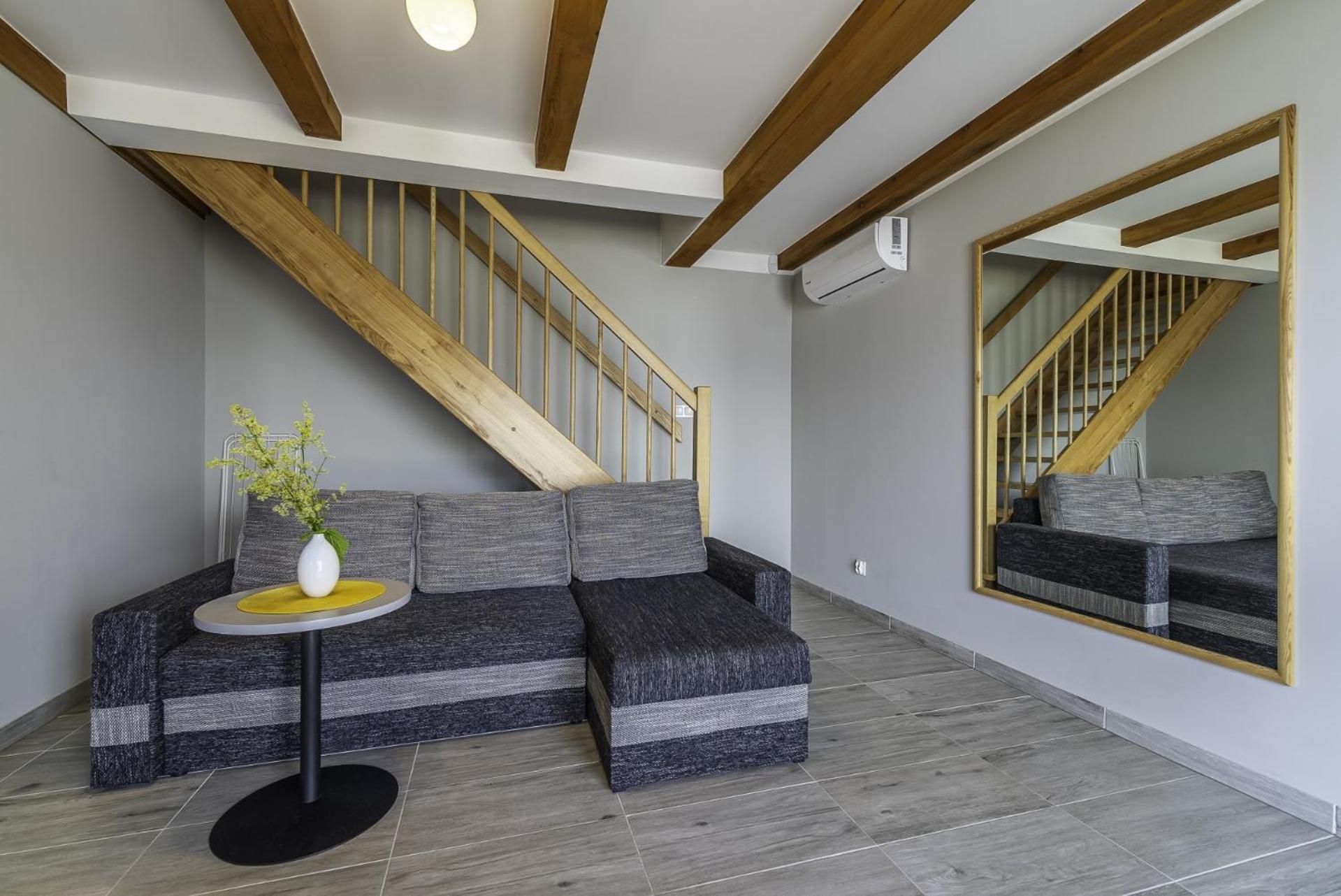 Frajda Domki - Apartamenty 6-Osobowe - Salon I Dwie Sypialnie Oraz Studia 4-Osobowe - Pokoj Z Aneksem Kuchennym Rewal Exterior foto