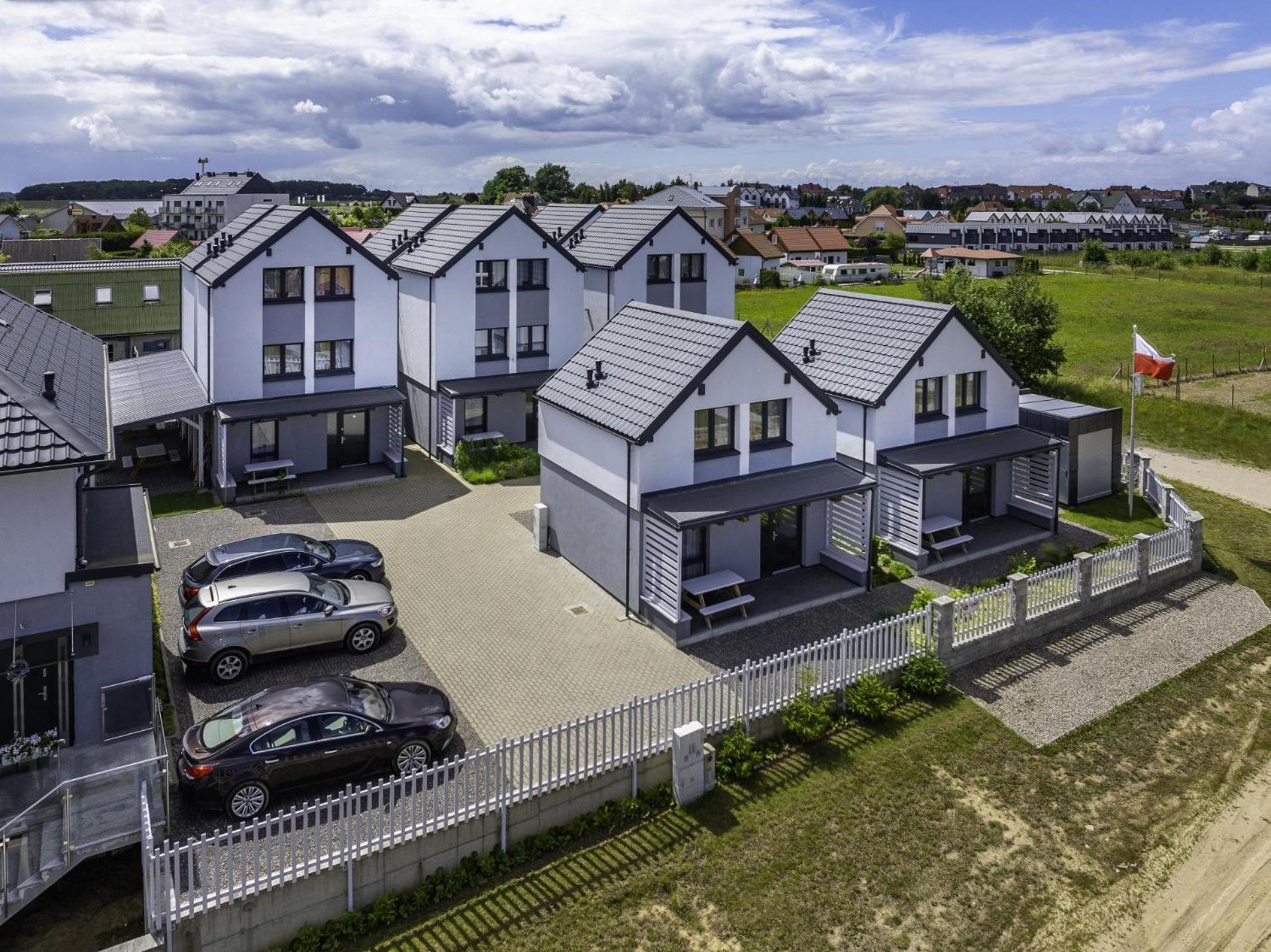 Frajda Domki - Apartamenty 6-Osobowe - Salon I Dwie Sypialnie Oraz Studia 4-Osobowe - Pokoj Z Aneksem Kuchennym Rewal Exterior foto